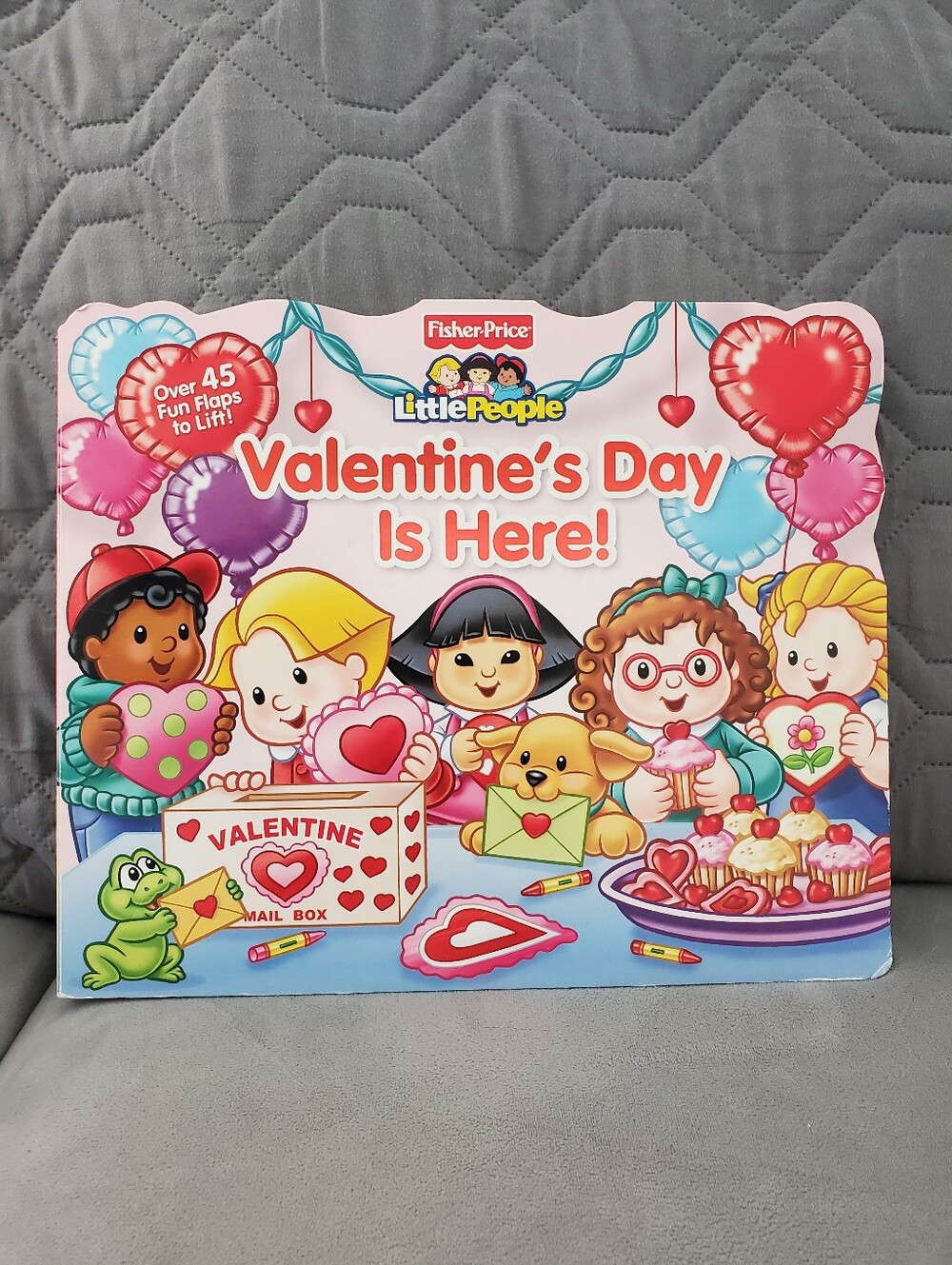 2012 Fisher Price Little People Valentine's book with flaps